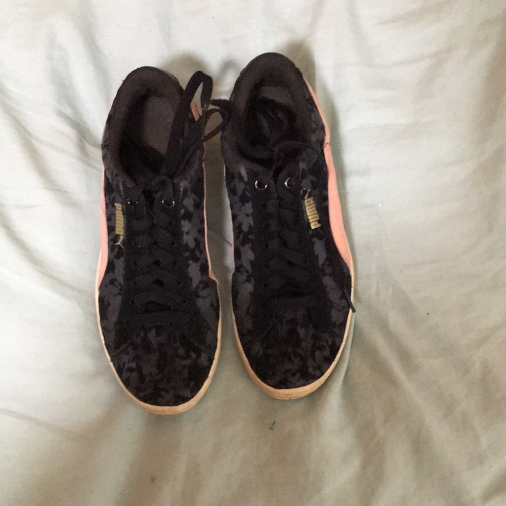 i am selling puma shoes